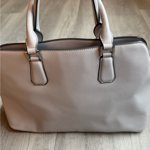 Nine West White Satchel Handbag Top Handle
Purse Silver Hardware - Picture 4 of 12